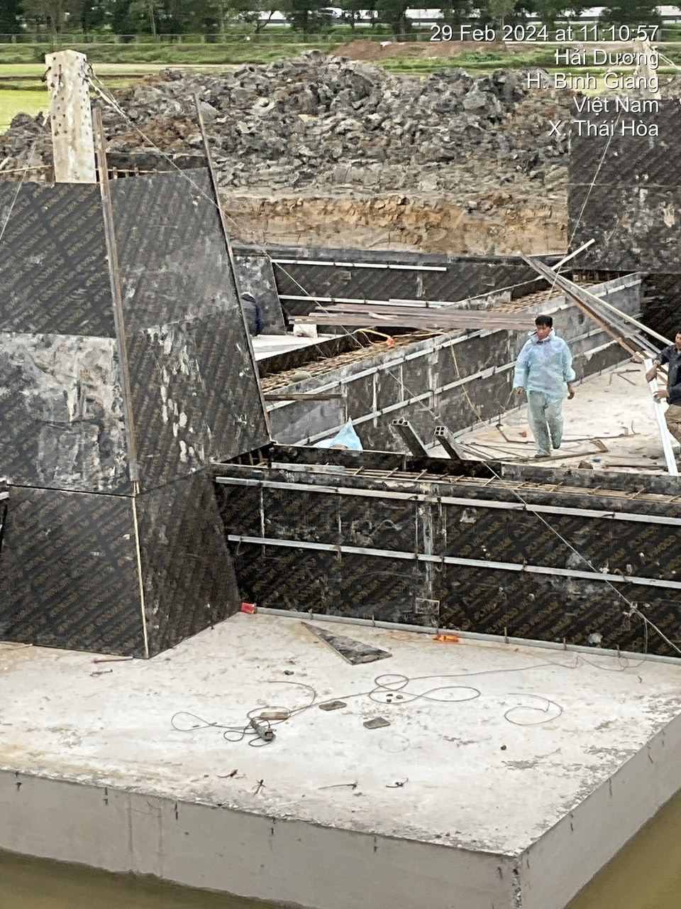 Gia công cốt thép và lắp cốp pha móng cột tại Bình Giang, Hải Dương