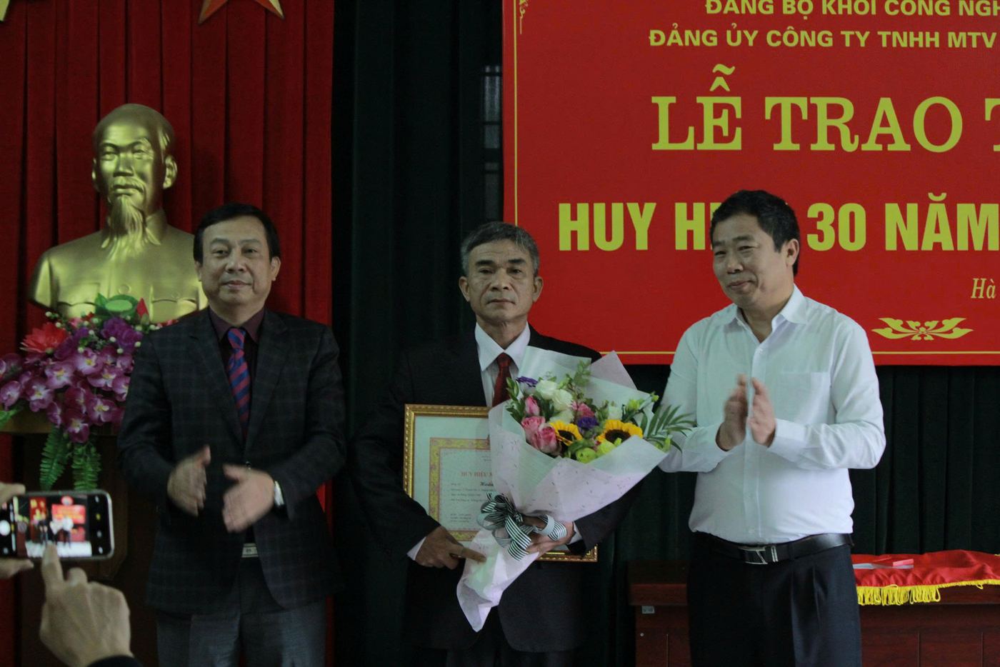 Presenting the 30-year Party membership badge to a staff member